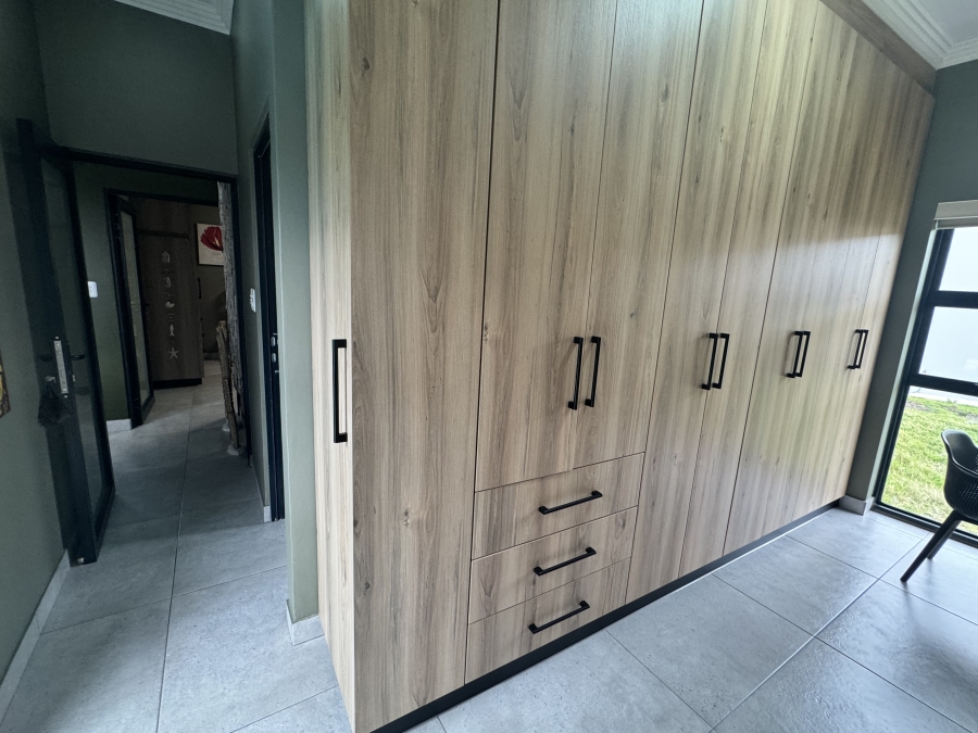 4 Bedroom Property for Sale in Outeniquasbosch Western Cape